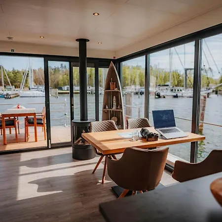 Hausboot Trinity - Lp5 Ботель *